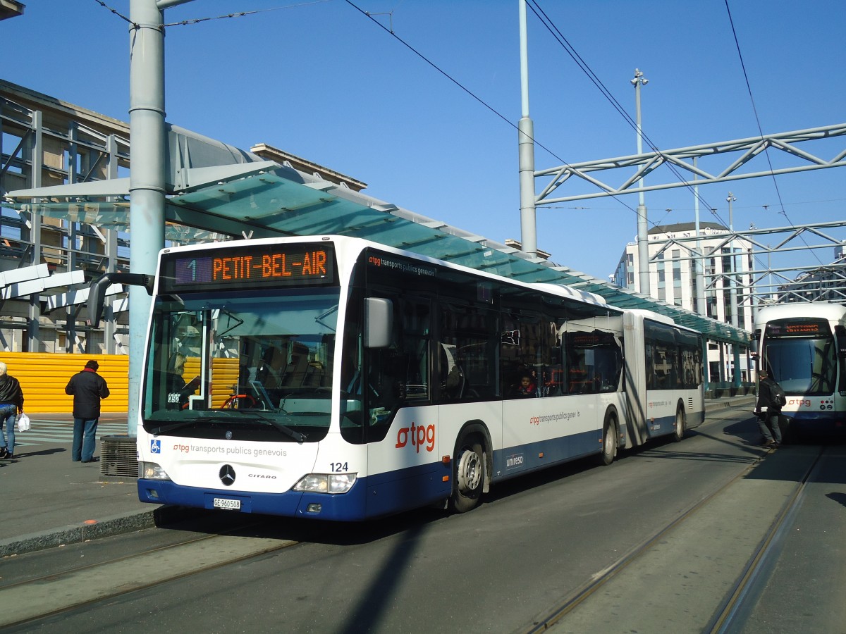 (138'263) - TPG Genve - Nr. 124/GE 960'508 - Mercedes am 9. Mrz 2012 beim Bahnhof Genve