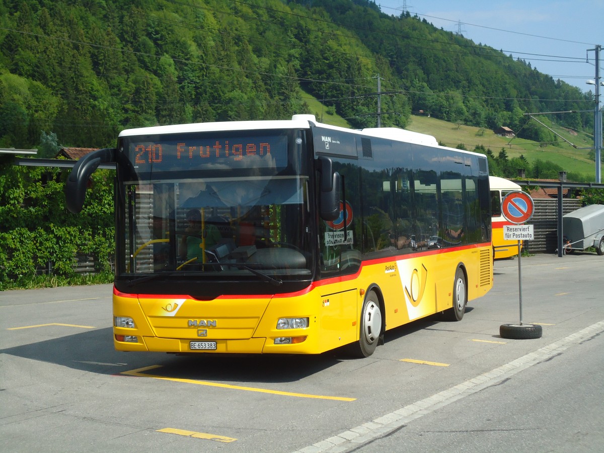(139'157) - PostAuto Bern - BE 653'383 - MAN/Gppel am 28. Mai 2012 beim Bahnhof Reichenbach