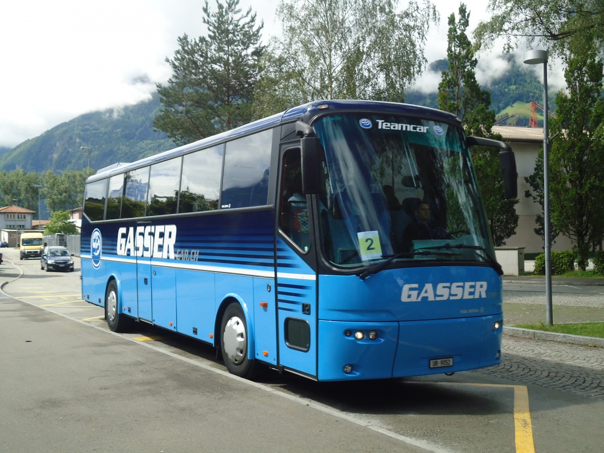 (139'399) - Gasser, Altdorf - UR 9052 - Bova am 11. Juni 2012 beim Bahnhof Flelen