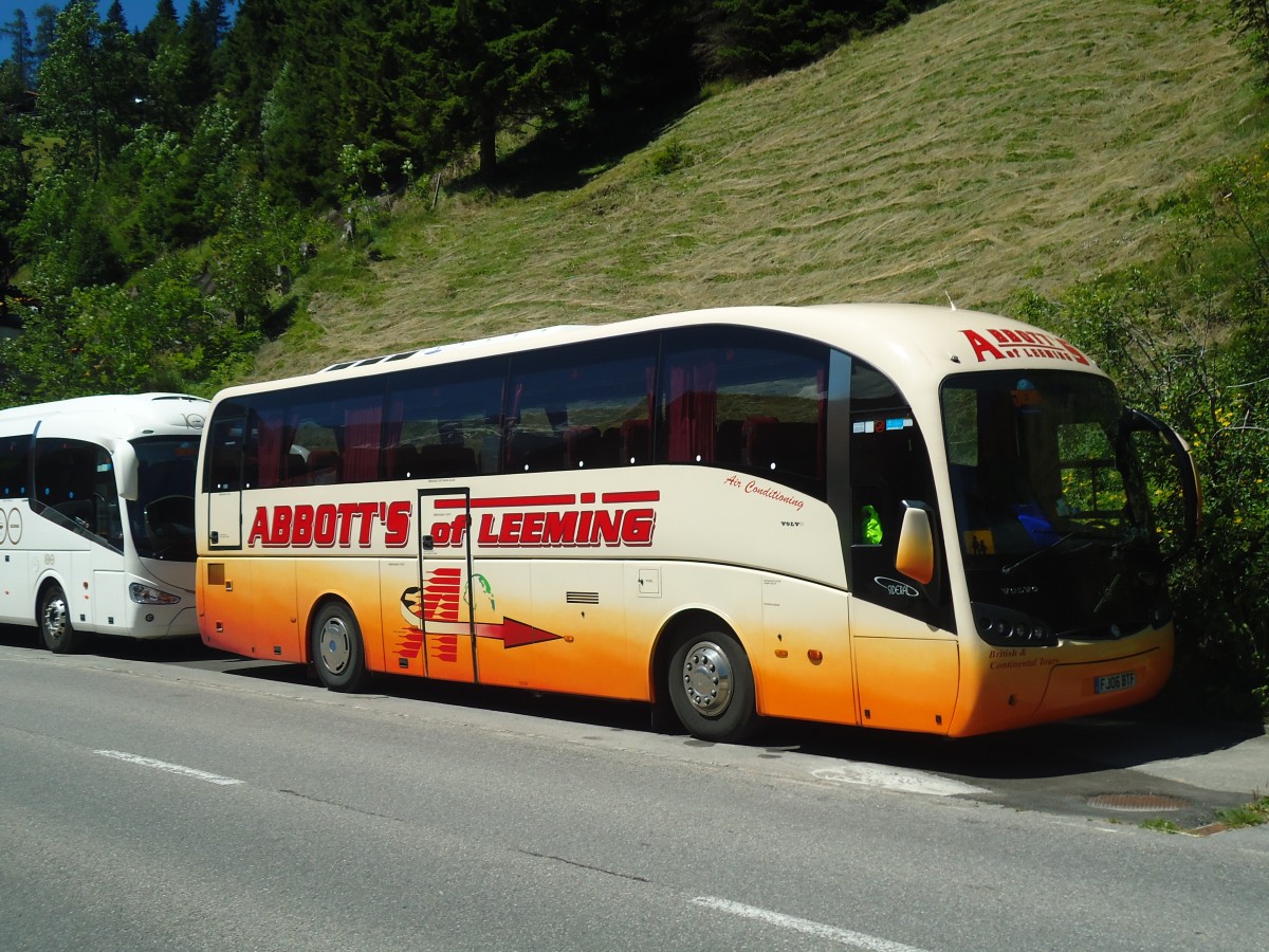 (140'986) - Aus England: Abbott's, Leeming - FJ06 BTF - Volvo/Sunsundegui am 1. August 2012 in Adelboden, Margeli