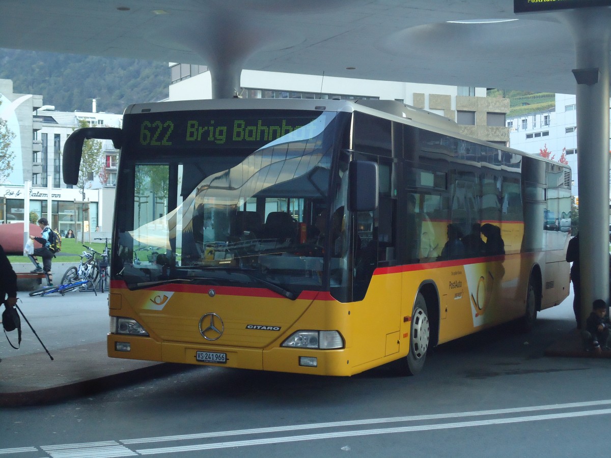 (141'893) - PostAuto Wallis - VS 214'966 - Mercedes am 1. Oktober 2012 beim Bahnhof Visp