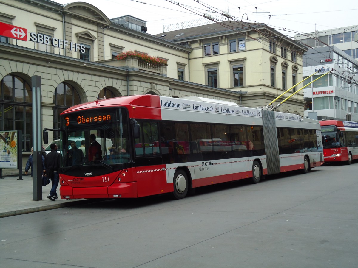 (142'123) - SW Winterthur - Nr. 117 - Hess/Hess Gelenktrolleybus am 24. Oktober 2012 beim Hauptbahnhof Winterthur