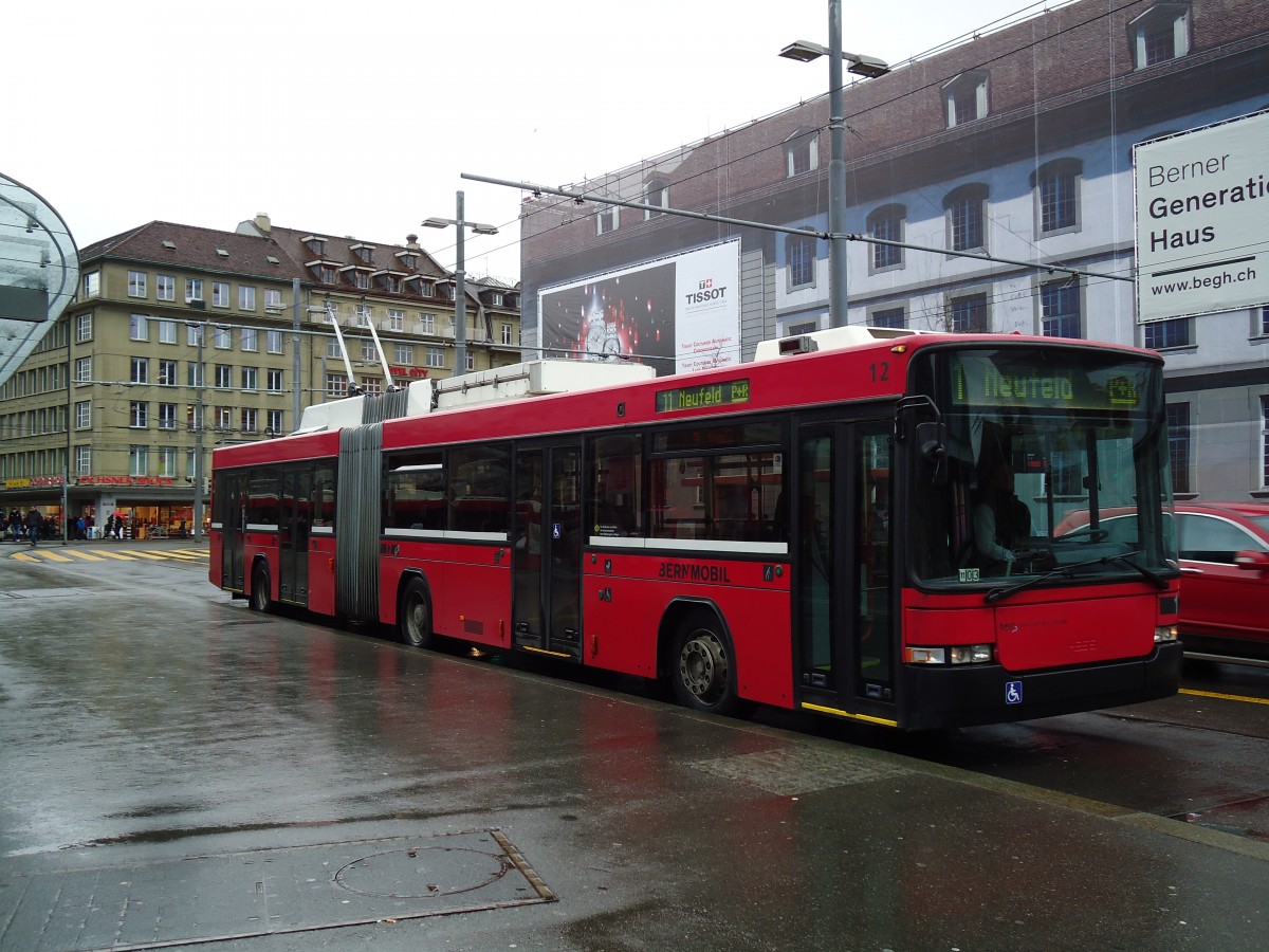 (142'690) - Bernmobil, Bern - Nr. 12 - NAW/Hess Gelenktrolleybus am 27. Dezember 2012 beim Bahnhof Bern