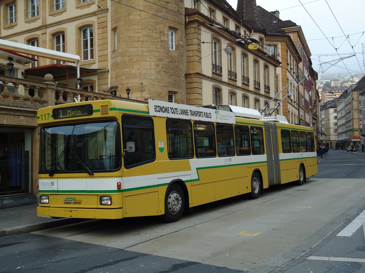 (142'717) - transN, La Chaux-de-Fonds - Nr. 117 - NAW/Hess Gelenktrolleybus (ex TN Neuchtel Nr. 117) am 29. Dezember 2012 in Neuchtel, Place Pury