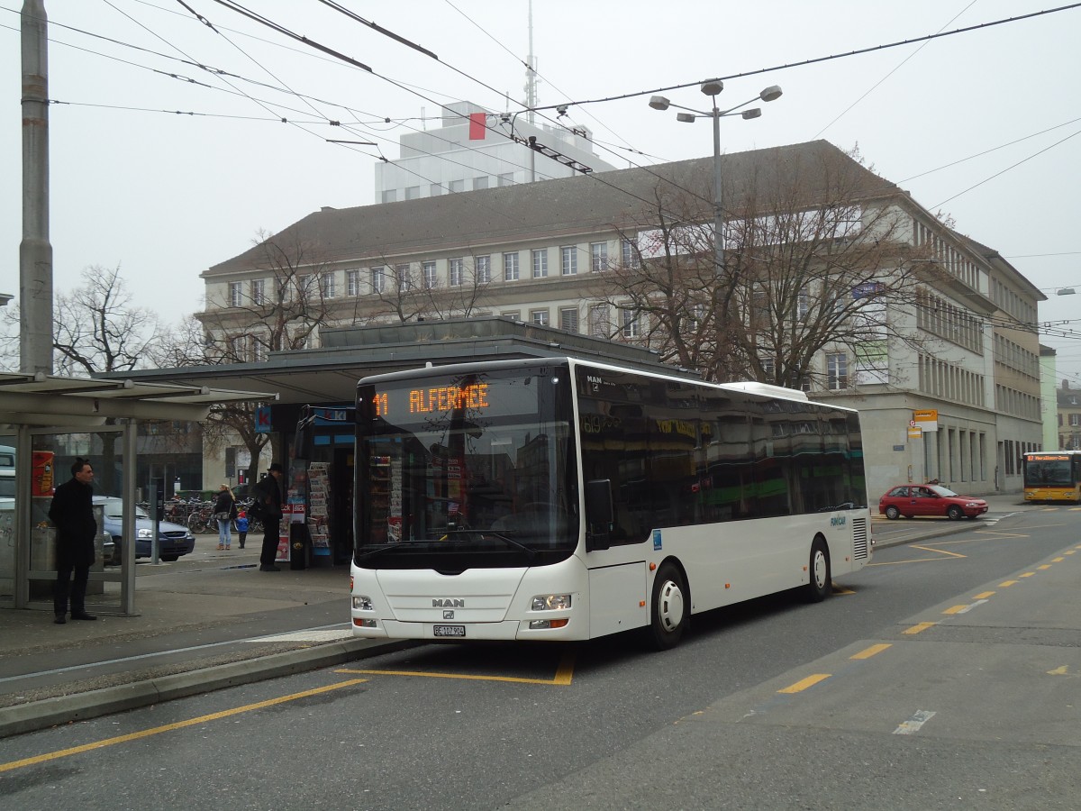 (142'791) - Funi-Car, Biel - Nr. 4/BE 107'904 - MAN/Gppel am 29. Dezember 2012 beim Bahnhof Biel