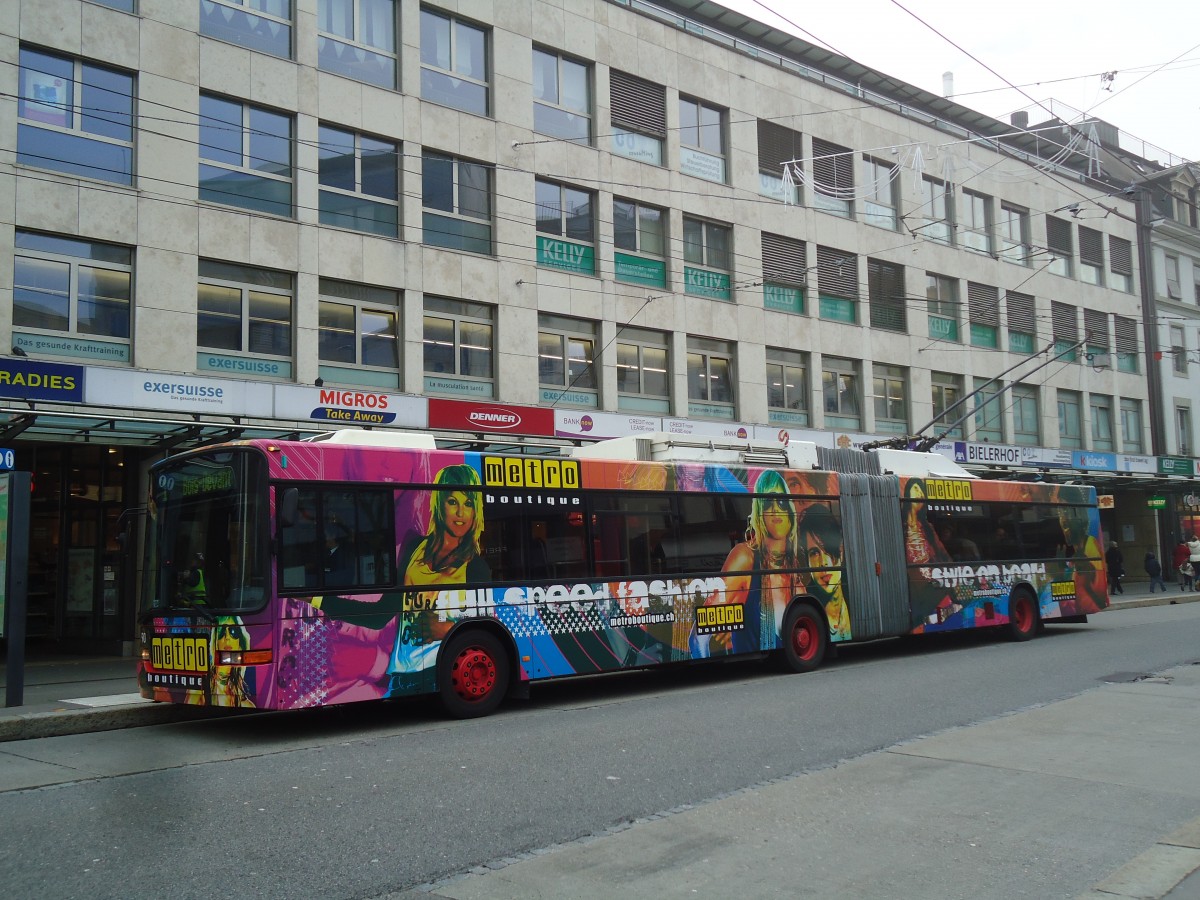 (142'833) - VB Biel - Nr. 90 - NAW/Hess Gelenktrolleybus am 29. Dezember 2012 in Biel, Guisanplatz
