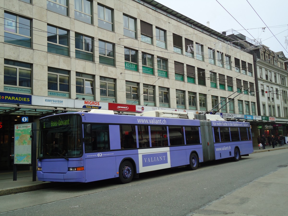 (142'844) - VB Biel - Nr. 86 - NAW/Hess Gelenktrolleybus am 29. Dezember 2012 in Biel, Guisanplatz
