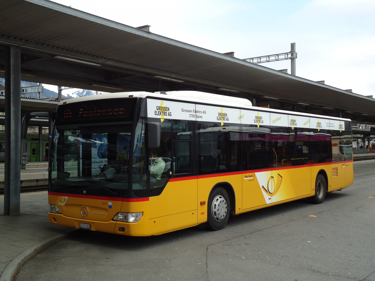 (142'885) - PostAuto Bern - BE 653'386 - Mercedes am 1. Januar 2013 beim Bahnhof Spiez
