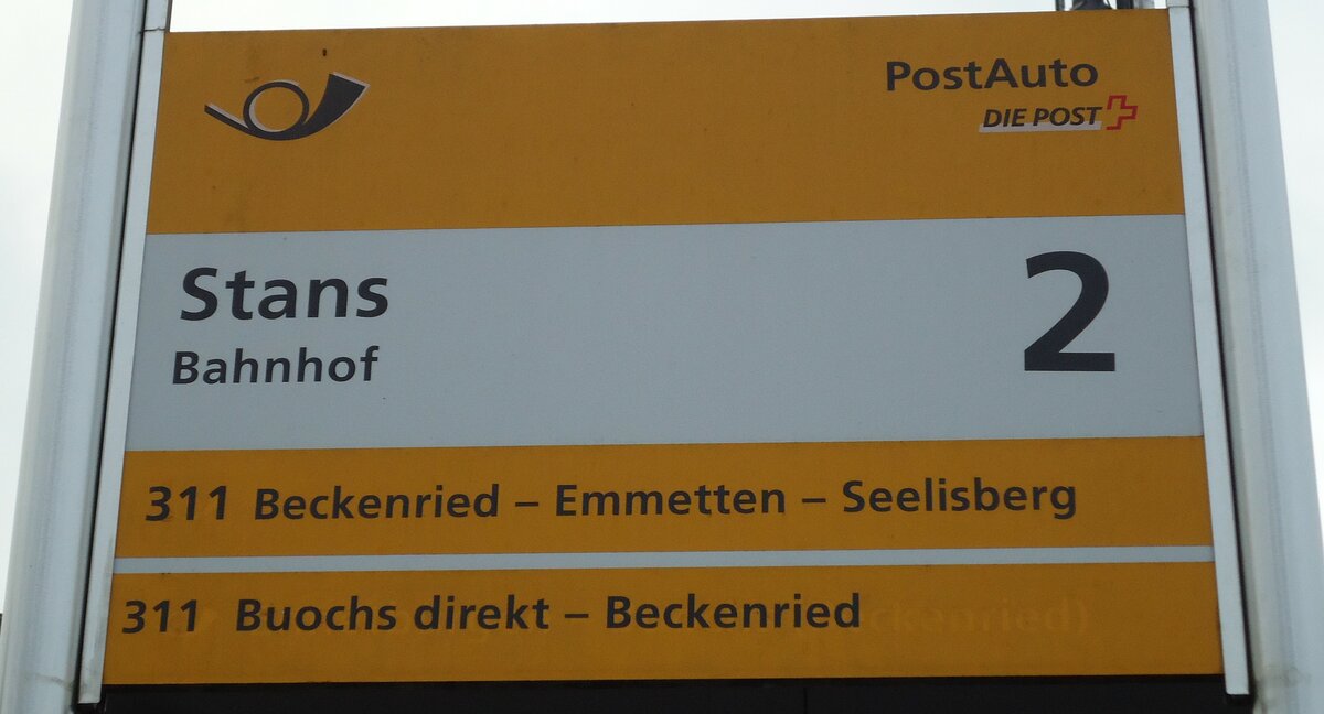 (142'925) - PostAuto-Haltestellenschild - Stans, Bahnhof - am 5. Januar 2013