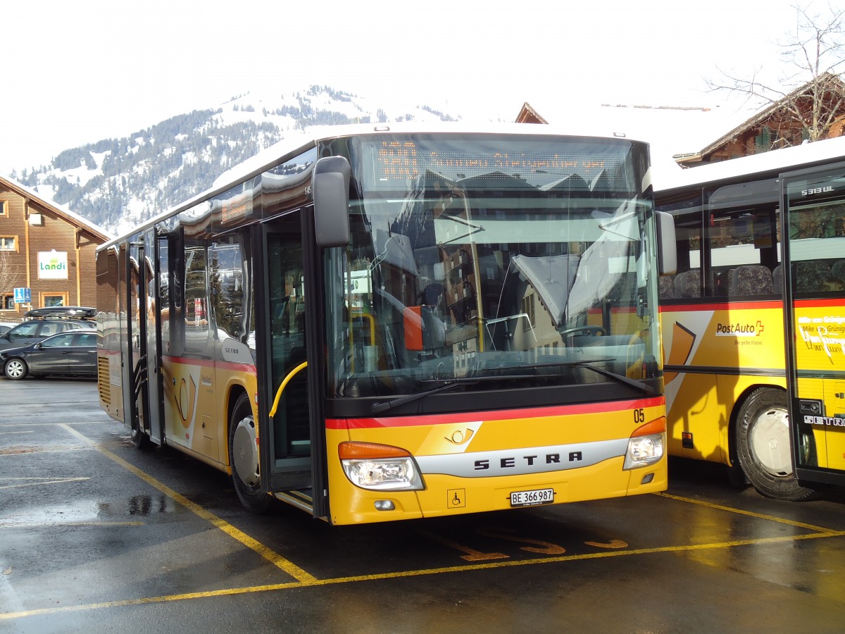 (143'062) - Kbli, Gstaad - Nr. 5/BE 366'987 - Setra am 20. Januar 2013 beim Bahnhof Gstaad