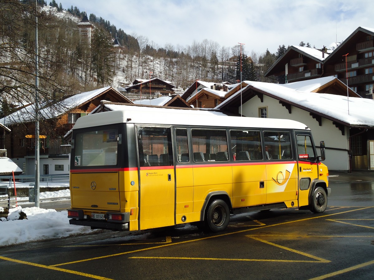 (143'070) - Kbli, Gstaad - Nr. 8/BE 305'545 - Mercedes/Kusters am 20. Januar 2013 beim Bahnhof Gstaad