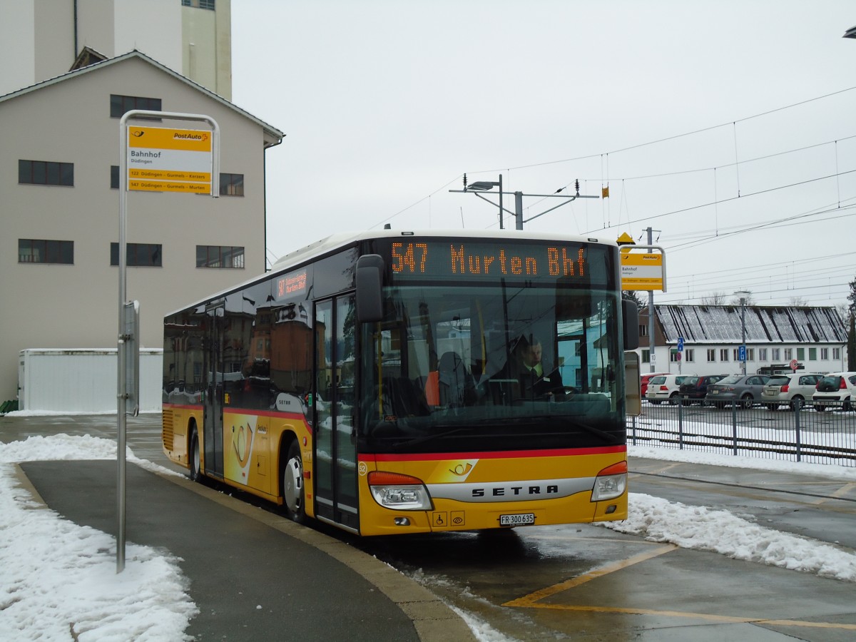 (143'109) - Wieland, Murten - Nr. 52/FR 300'635 - Setra am 21. Januar 2013 beim Bahnhof Ddingen