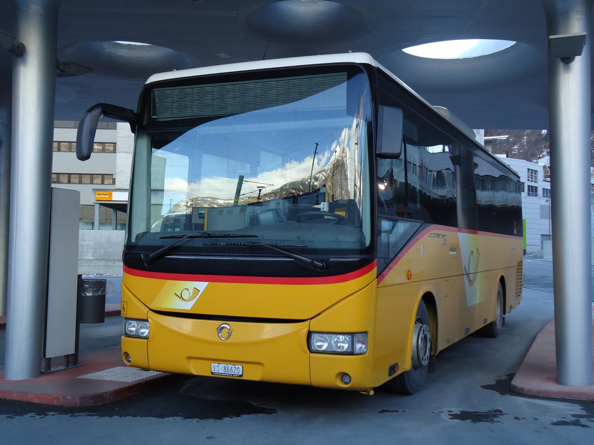 (143'162) - Autotour, Visp - VS 86'620 - Irisbus am 3. Februar 2013 beim Bahnhof Visp