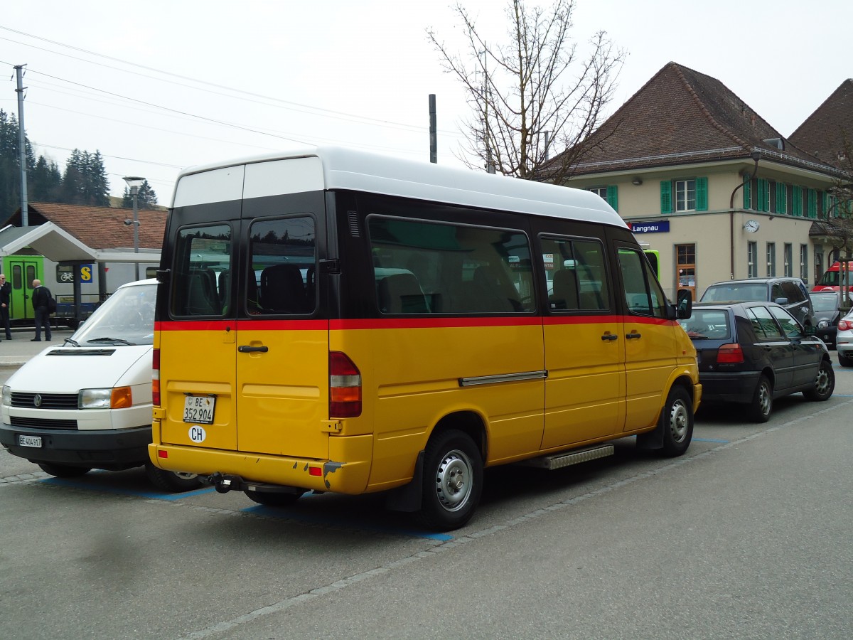 (143'574) - Zrcher, Langnau - BE 352'904 - Mercedes am 23. Mrz 2013 beim Bahnhof Langnau