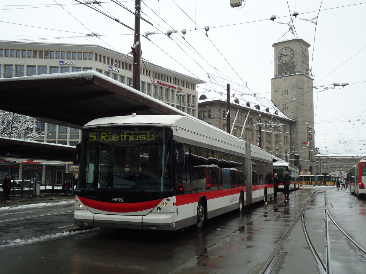 (143'657) - St. Gallerbus, St. Gallen - Nr. 181 - Hess/Hess Gelenktrolleybus am 20. April 2013 beim Bahnhof St. Gallen