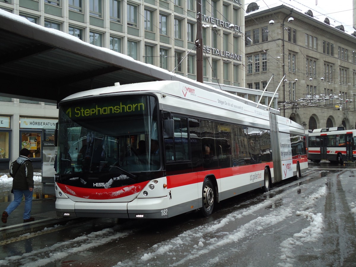 (143'662) - St. Gallerbus, St. Gallen - Nr. 182 - Hess/Hess Gelenktrolleybus am 20. April 2013 beim Bahnhof St. Gallen
