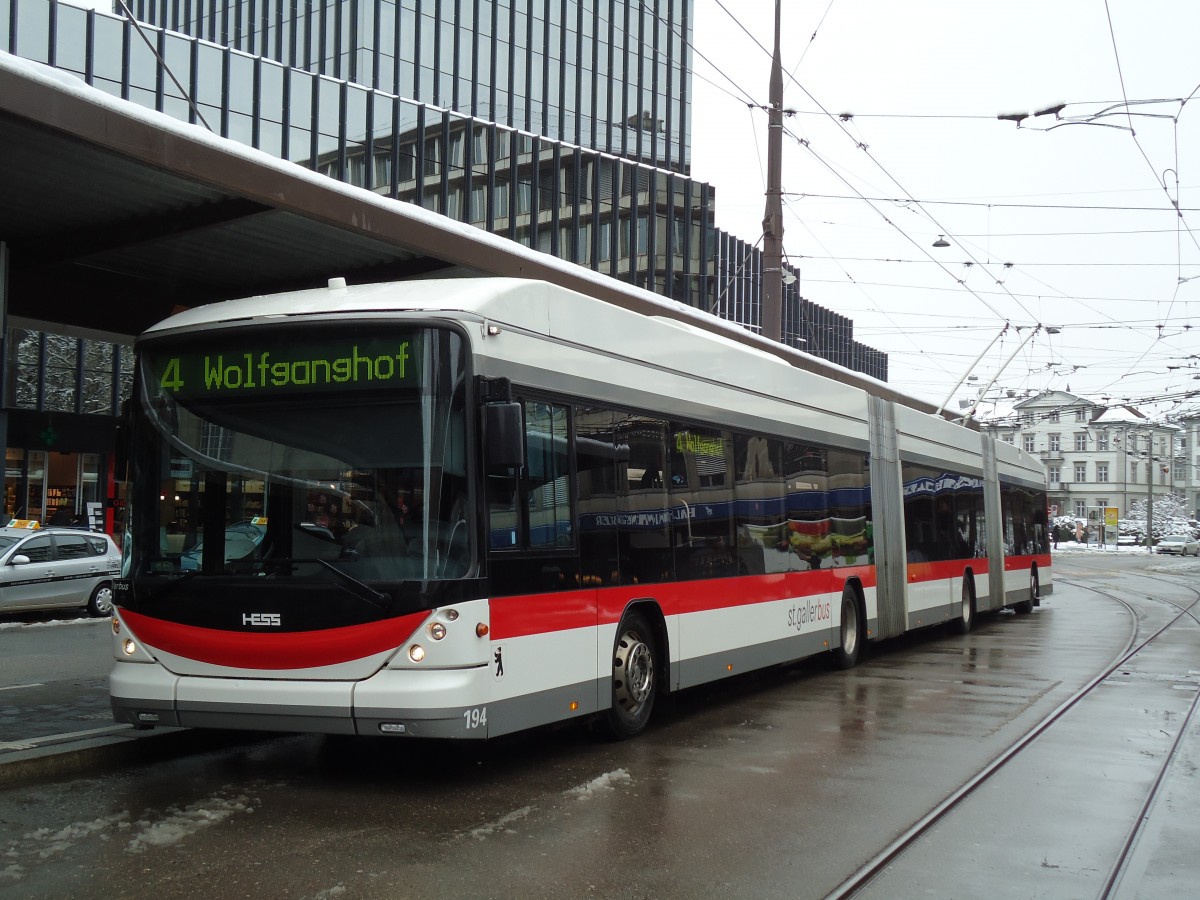 (143'668) - St. Gallerbus, St. Gallen - Nr. 194 - Hess/Hess Doppelgelenktrolleybus am 20. April 2013 beim Bahnhof St. Gallen