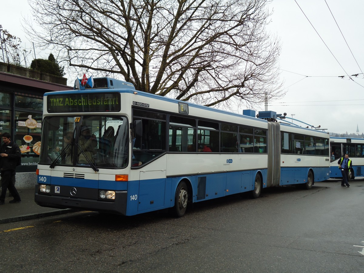 (143'740) - VBZ Zrich - Nr. 140 - Mercedes Gelenktrolleybus am 21. April 2013 beim Bahnhof Zrich-Tiefenbrunnen