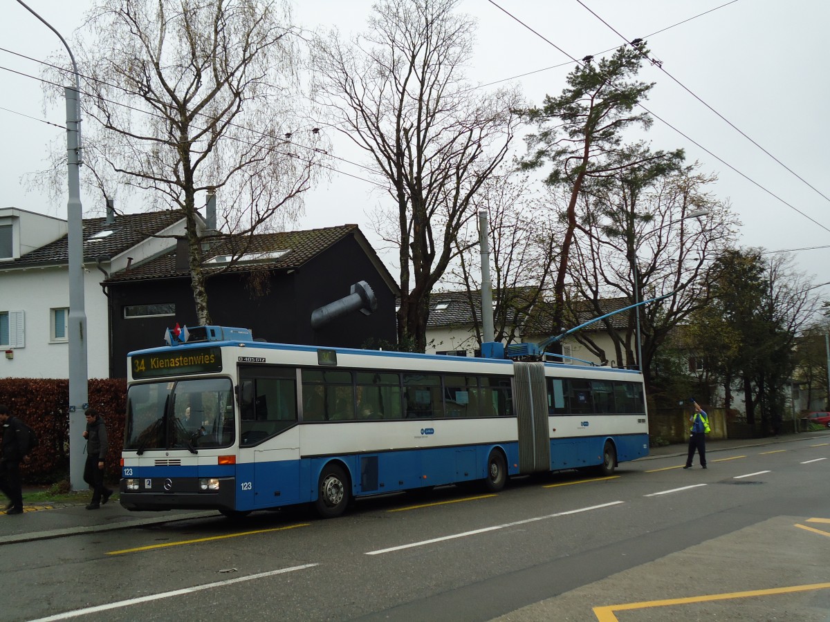 (143'752) - VBZ Zrich - Nr. 123 - Mercedes Gelenktrolleybus am 21. April 2013 in Zrich, Berghaldenstrasse