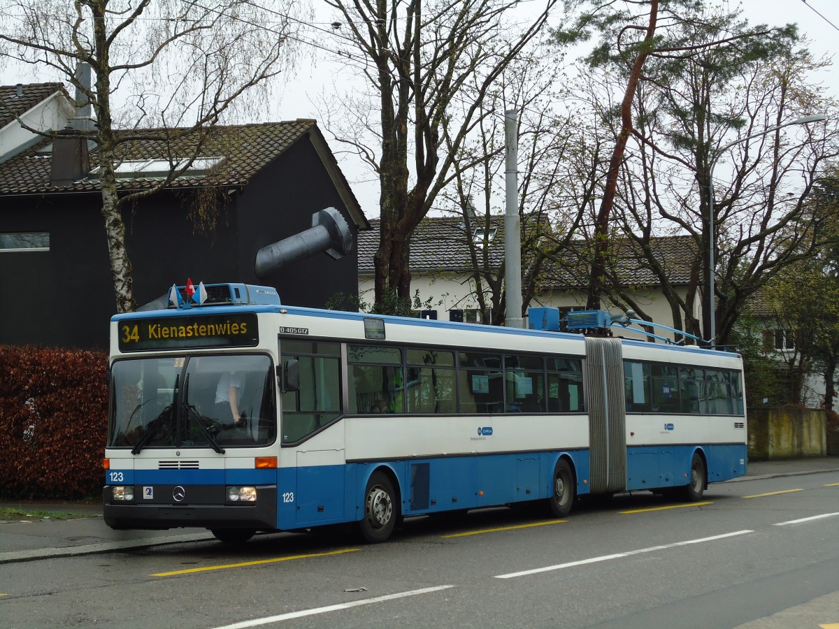 (143'753) - VBZ Zrich - Nr. 123 - Mercedes Gelenktrolleybus am 21. April 2013 in Zrich, Berghaldenstrasse