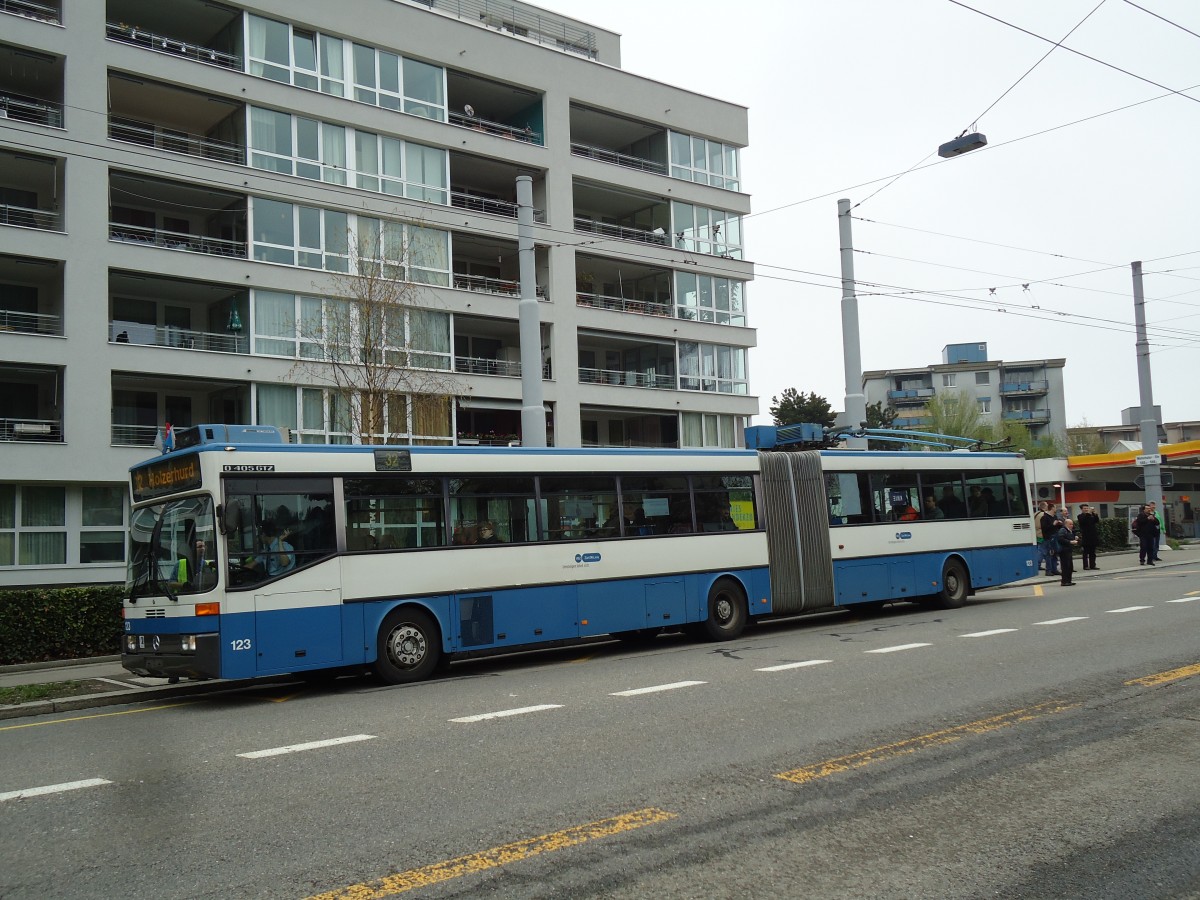 (143'783) - VBZ Zrich - Nr. 123 - Mercedes Gelenktrolleybus am 21. April 2013 in Zrich, Hungerbergstrasse