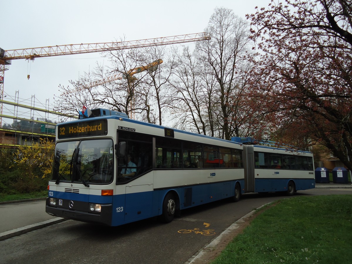 (143'784) - VBZ Zrich - Nr. 123 - Mercedes Gelenktrolleybus am 21. April 2013 in Zrich, Hungerbergstrasse