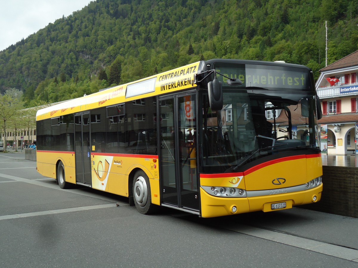 (144'069) - PostAuto Bern - BE 610'539 - Solaris am 11. Mai 2013 beim Bahnhof Interlaken Ost