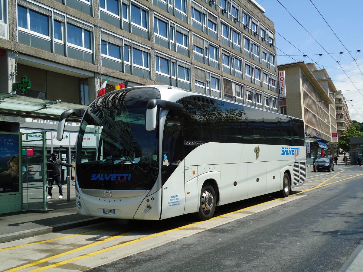 (144'600) - Aus Italien: Salvetti, Bergamo - EP-522 BC - Irisbus am 26. Mai 2013 beim Bahnhof Lausanne