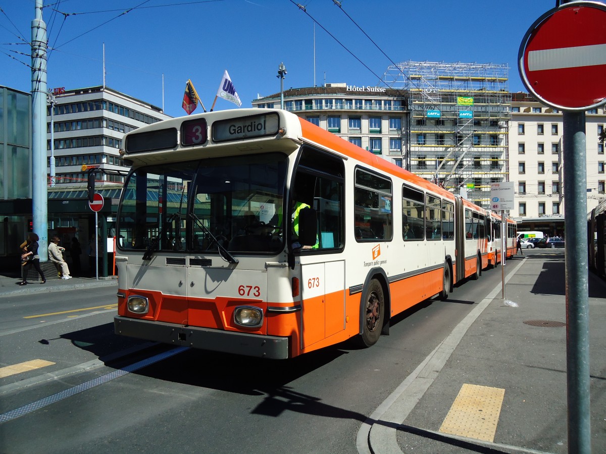 (144'696) - TPG Genve - Nr. 673 - Saurer/Hess Gelenktrolleybus am 27. Mai 2013 beim Bahnhof Genve