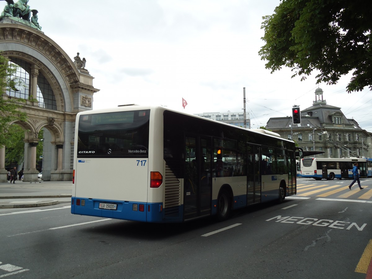 (144'959) - VBL Luzern - Nr. 717/LU 15'020 - Mercedes (ex Nr. 569) am 10. Juni 2013 beim Bahnhof Luzern