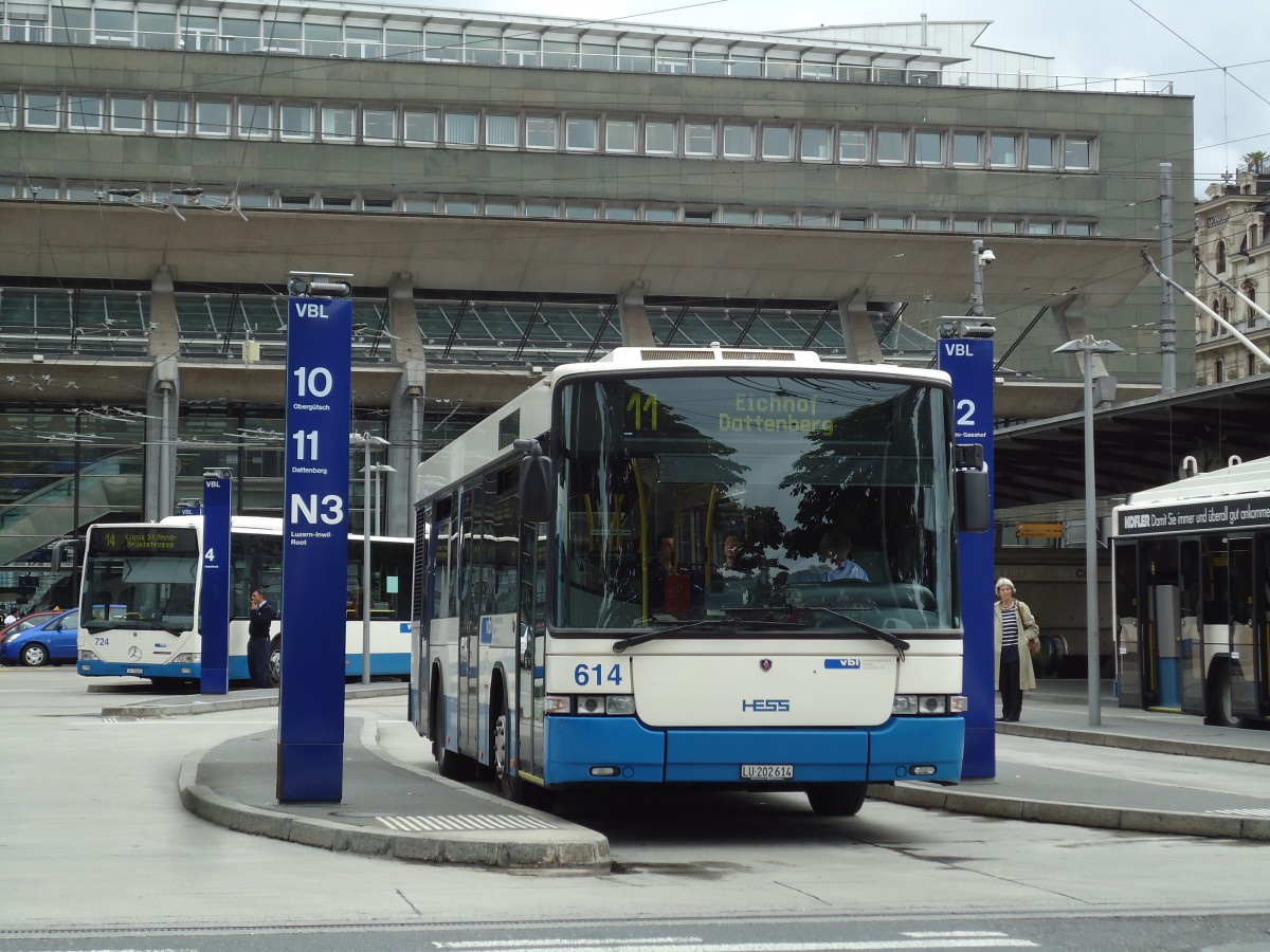 (144'960) - VBL Luzern - Nr. 614/LU 202'614 - Scania/Hess am 10. Juni 2013 beim Bahnhof Luzern