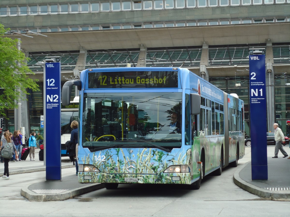 (144'968) - VBL Luzern - Nr. 142/LU 199'442 - Mercedes am 10. Juni 2013 beim Bahnhof Luzern