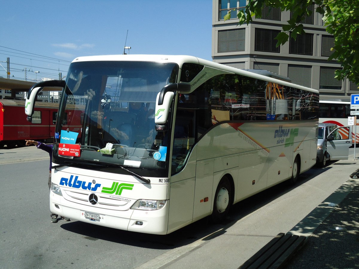 (145'261) - Albus, Zrich - Nr. MZ5087/ZH 738'921 - Mercedes am 17. Juni 2013 beim Bahnhof Chur