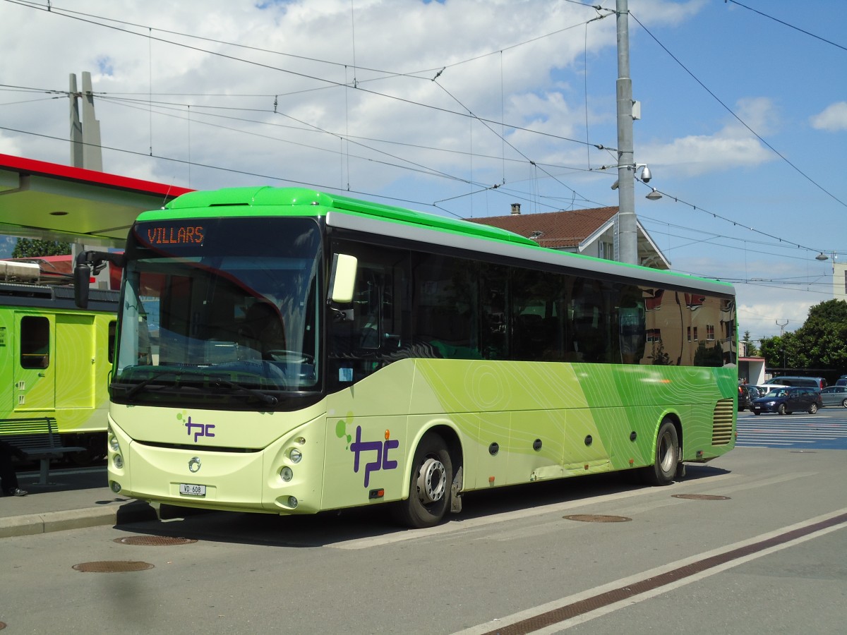 (145'432) - TPC Aigle - VD 608 - Irisbus am 22. Juni 2013 beim Bahnhof Aigle