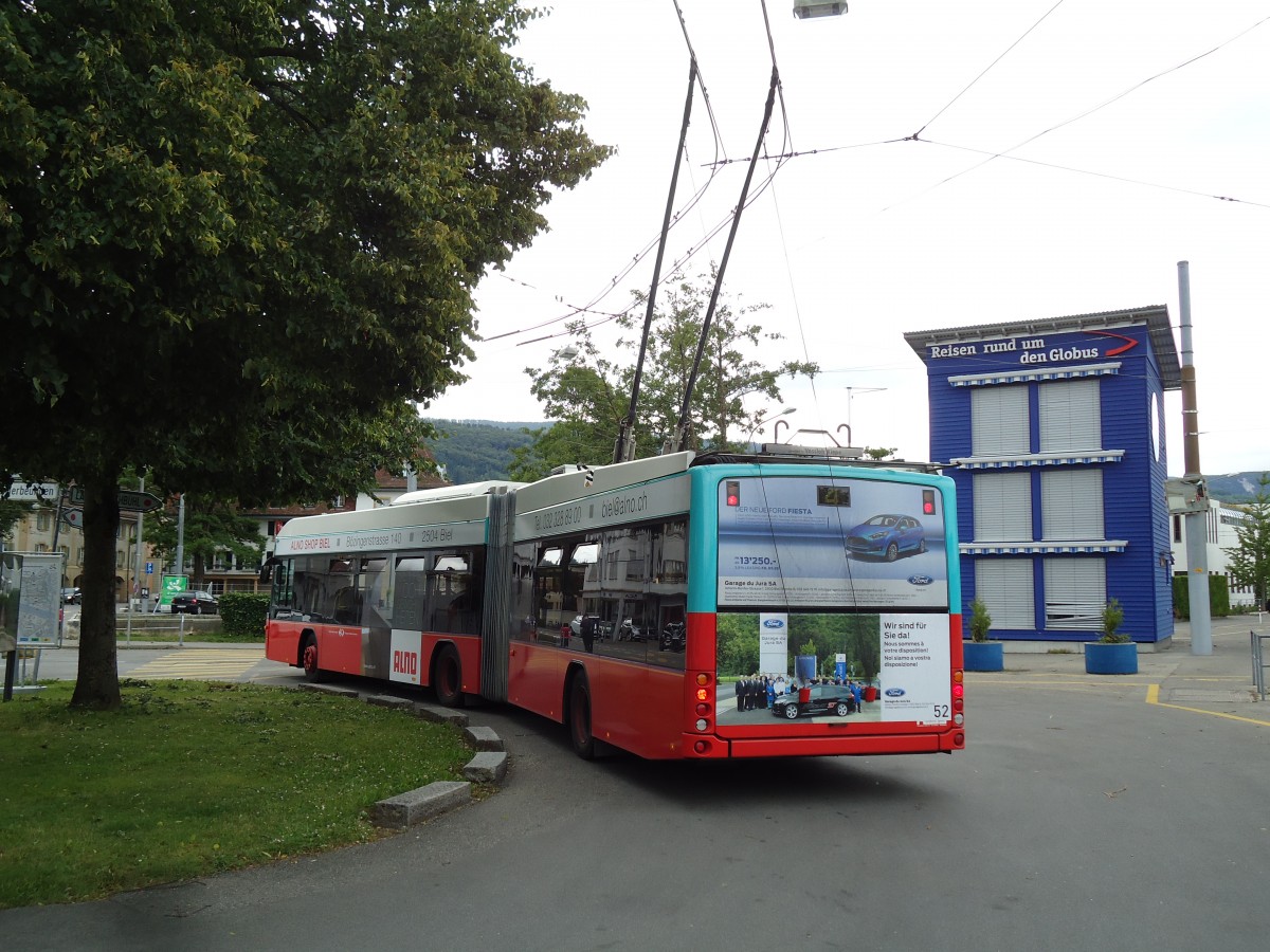 (145'471) - VB Biel - Nr. 52 - Hess/Hess Gelenktrolleybus am 23. Juni 2013 beim Bahnhof Nidau