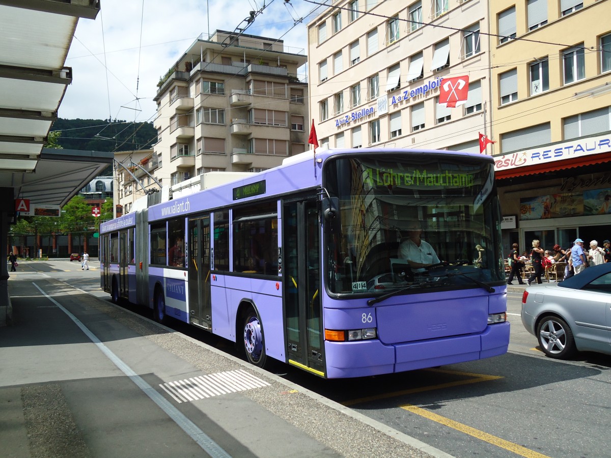(145'493) - VB Biel - Nr. 86 - NAW/Hess Gelenktrolleybus am 23. Juni 2013 beim Bahnhof Biel