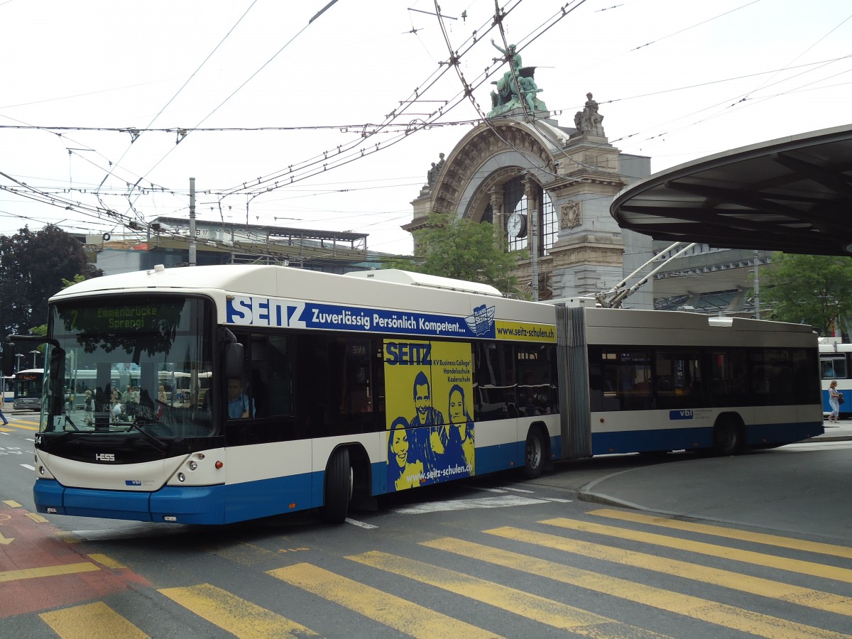 (145'683) - VBL Luzern - Nr. 214 - Hess/Hess Gelenktrolleybus am 8. Juli 2013 beim Bahnhof Luzern