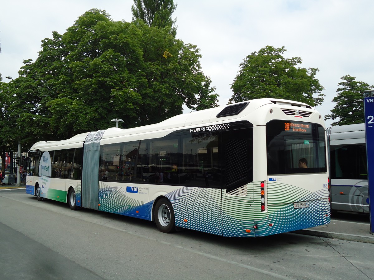 (145'686) - VBL Luzern - Nr. 162/LU 15'072 - Volvo am 8. Juli 2013 beim Bahnhof Luzern