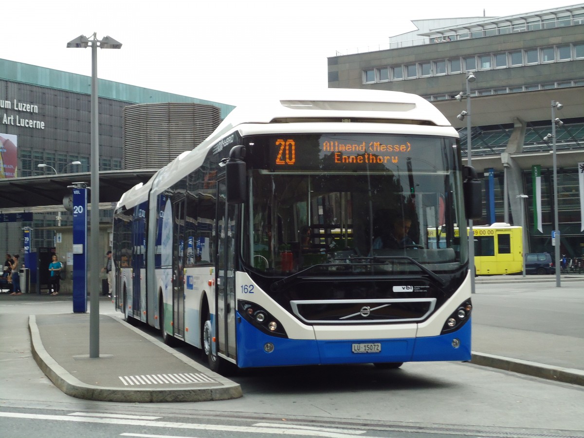 (145'687) - VBL Luzern - Nr. 162/LU 15'072 - Volvo am 8. Juli 2013 beim Bahnhof Luzern