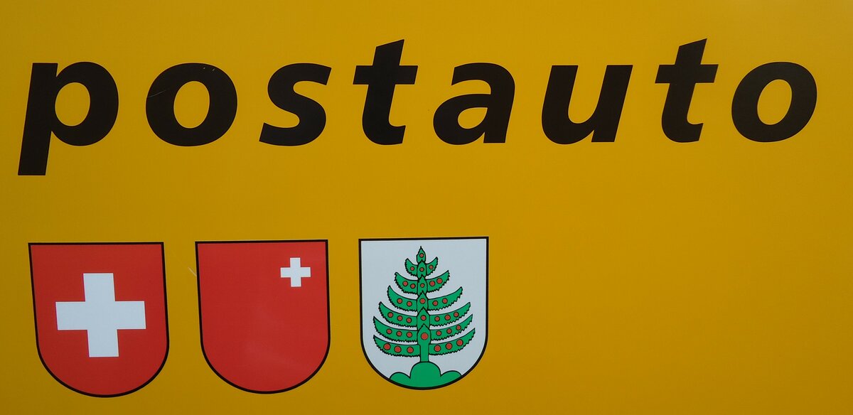 (145'825) - Busbeschriftung  Postauto mit Wappen  am 20. Juli 2013 in Seewen, Senn