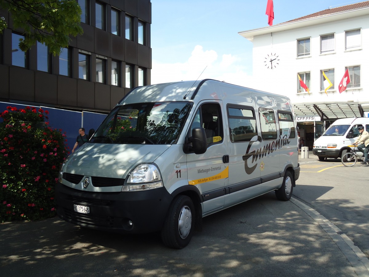 (146'973) - Grundbacher, Aefligen - Nr. 11/BE 375'645 - Renault am 1. September 2013 beim Bahnhof Burgdorf