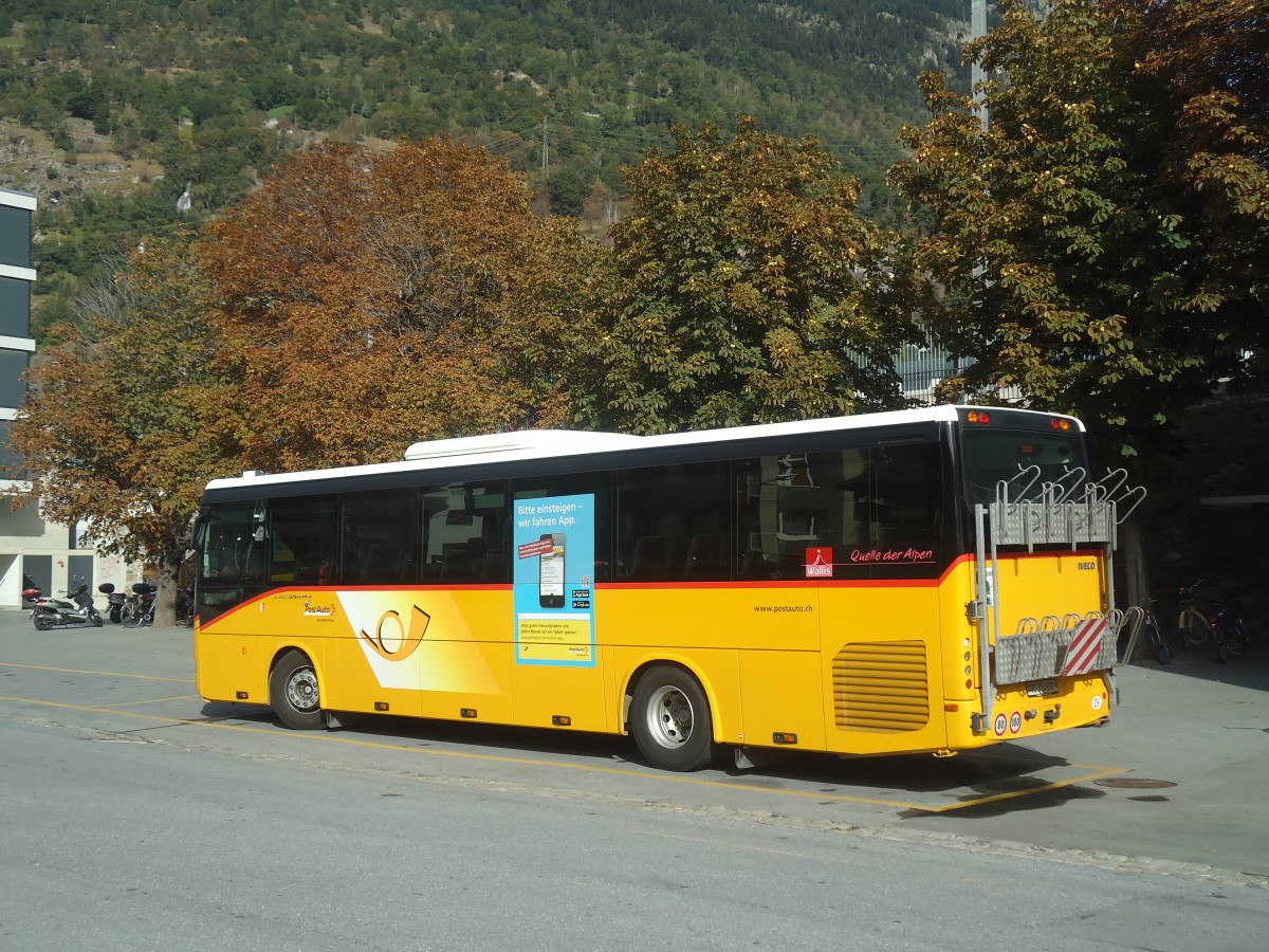 (147'293) - PostAuto Wallis - VS 354'602 - Irisbus am 22. September 2013 beim Bahnhof Brig