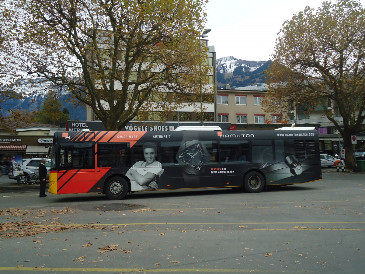 (147'595) - PostAuto Bern - BE 610'538 - Solaris am 4. November 2013 beim Bahnhof Interlaken West