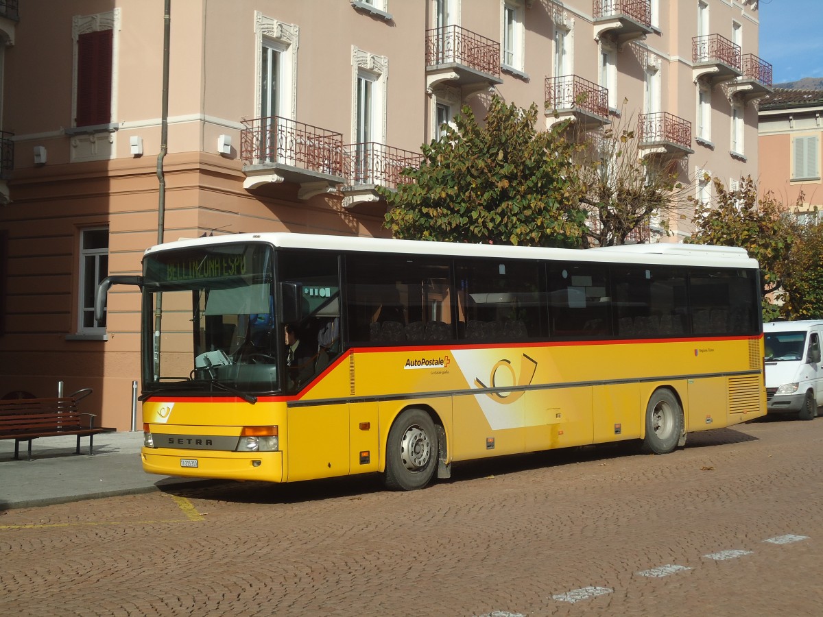 (147'645) - AutoPostale Ticino - TI 215'310 - Setra (ex Marchetti, Airolo) am 5. November 2013 beim Bahnhof Bellinzona