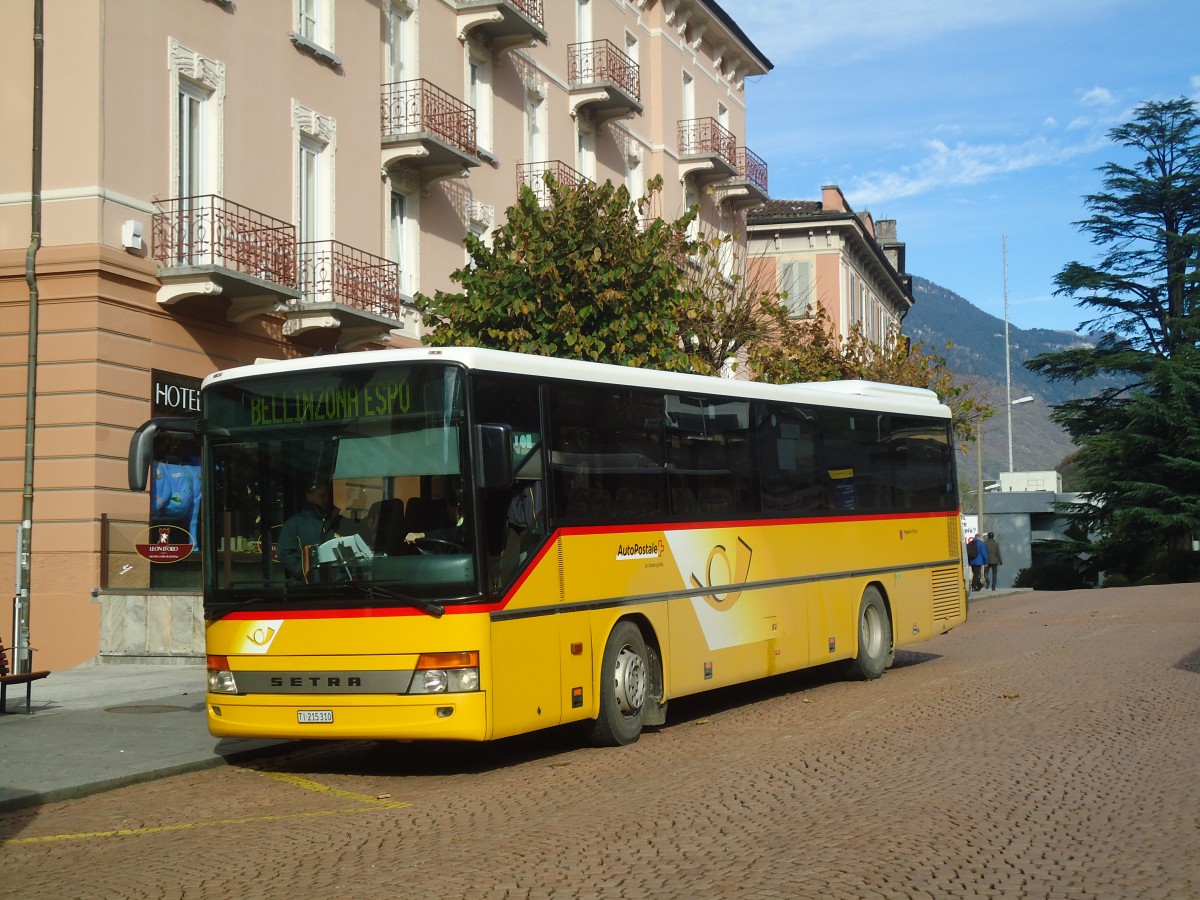 (147'646) - AutoPostale Ticino - TI 215'310 - Setra (ex Marchetti, Airolo) am 5. November 2013 beim Bahnhof Bellinzona