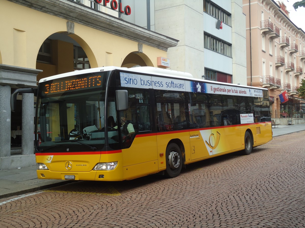 (147'676) - AutoPostale Ticino - TI 228'015 - Mercedes am 5. November 2013 beim Bahnhof Bellinzona