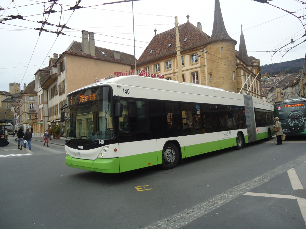 (147'975) - transN, La Chaux-de-Fonds - Nr. 140 - Hess/Hess Gelenktrolleybus (ex TN Neuchtel Nr. 140) am 8. November 2013 in Neuchtel, Place Pury