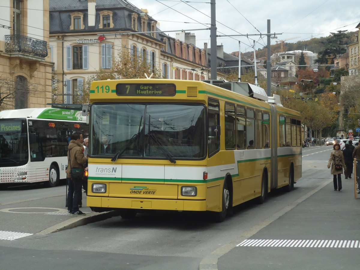 (148'010) - transN, La Chaux-de-Fonds - Nr. 119 - NAW/Hess Gelenktrolleybus (ex TN Neuchtel Nr. 119) am 8. November 2013 in Neuchtel, Place Pury