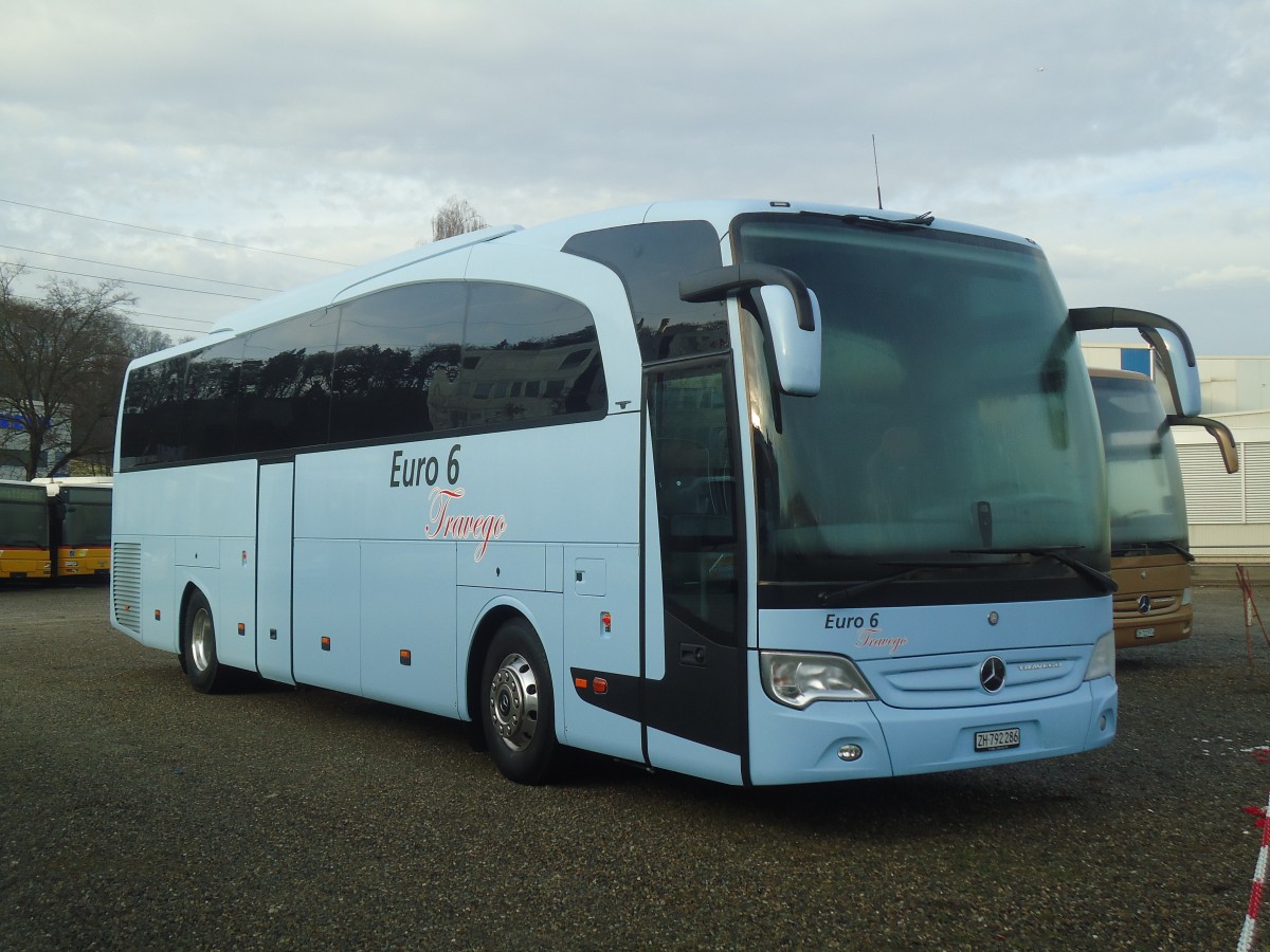 (148'370) - EvoBus, Kloten - ZH 792'286 - Mercedes am 22. Dezember 2013 in Kloten, EvoBus