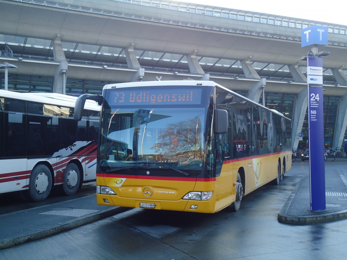 (148'551) - Bucheli, Kriens - Nr. 22/LU 233'888 - Mercedes am 27. Dezember 2013 beim Bahnhof Luzern